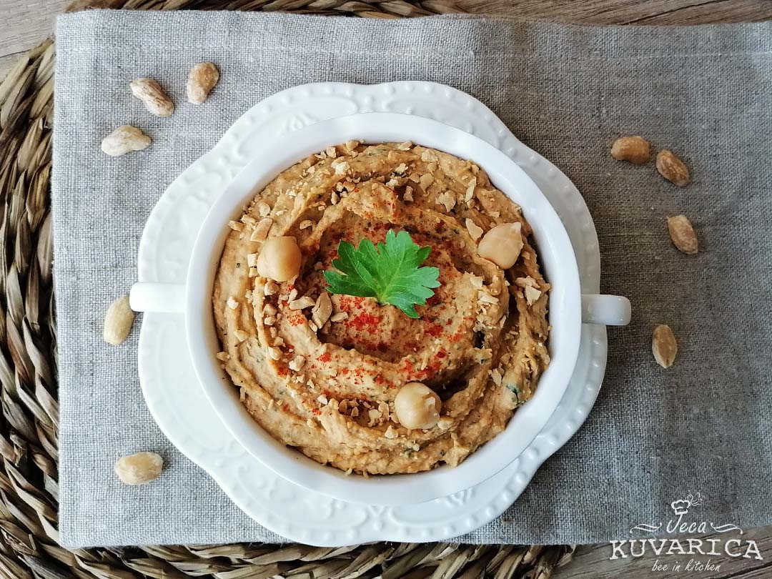 humus_sa_kikiriki_puterom_002