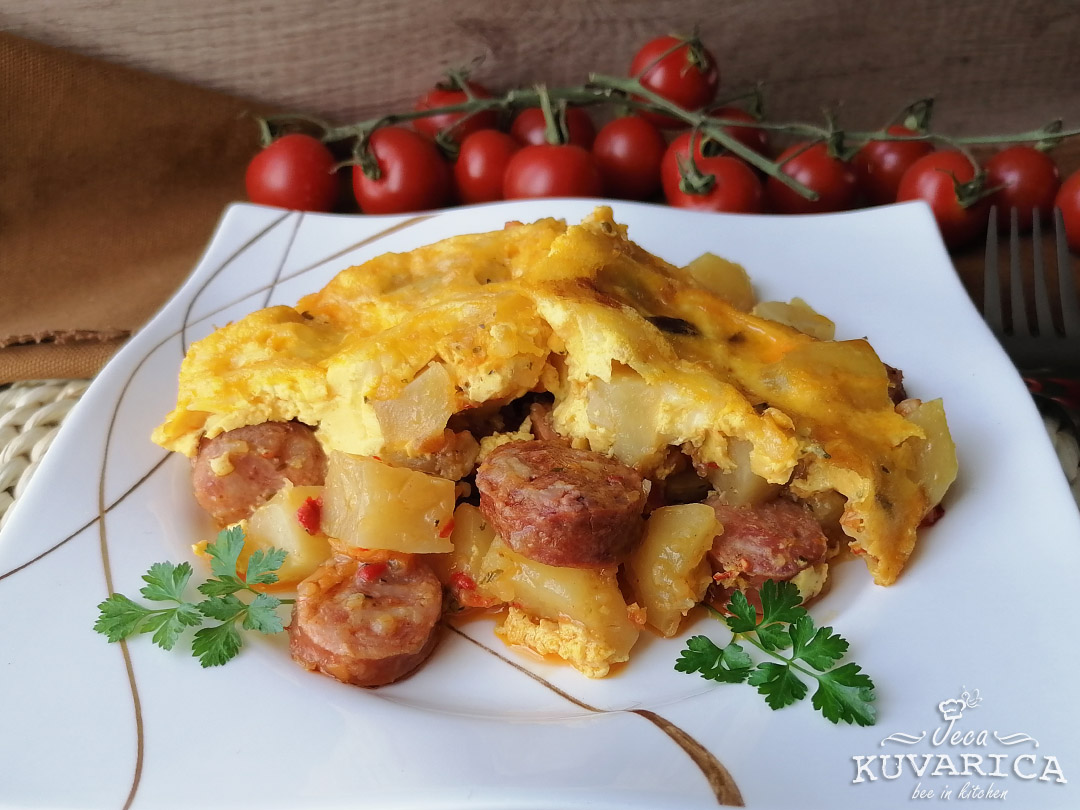 kobasice_sa_krompirom_iz_rerne_001