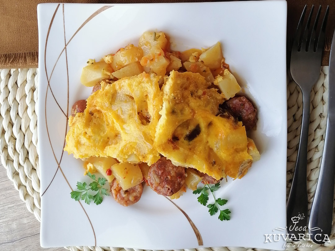 kobasice_sa_krompirom_iz_rerne_003