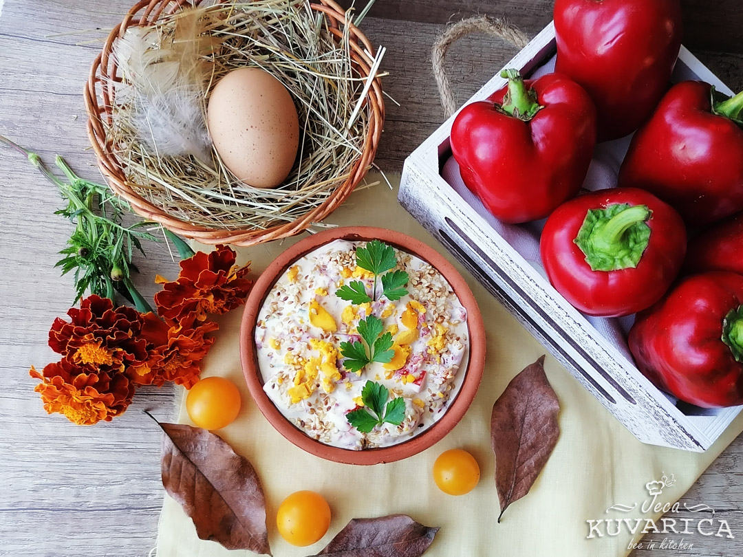 kremasta_salata_sa_pecenom_paprikom_002