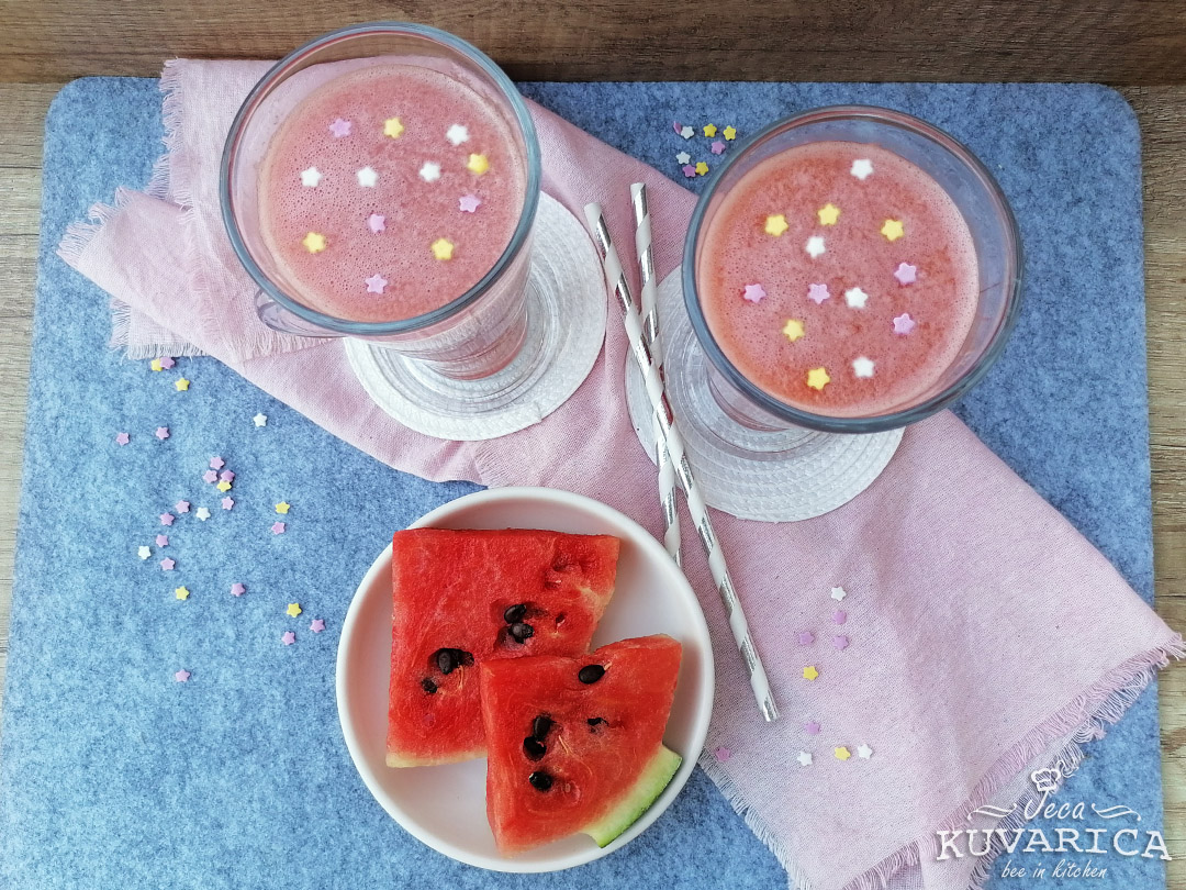 osvezavajuci_napitak_od_lubenice_i_banane_002