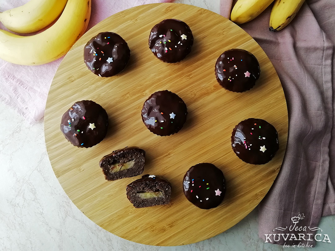 rogac_brauni_sa_bananom_002