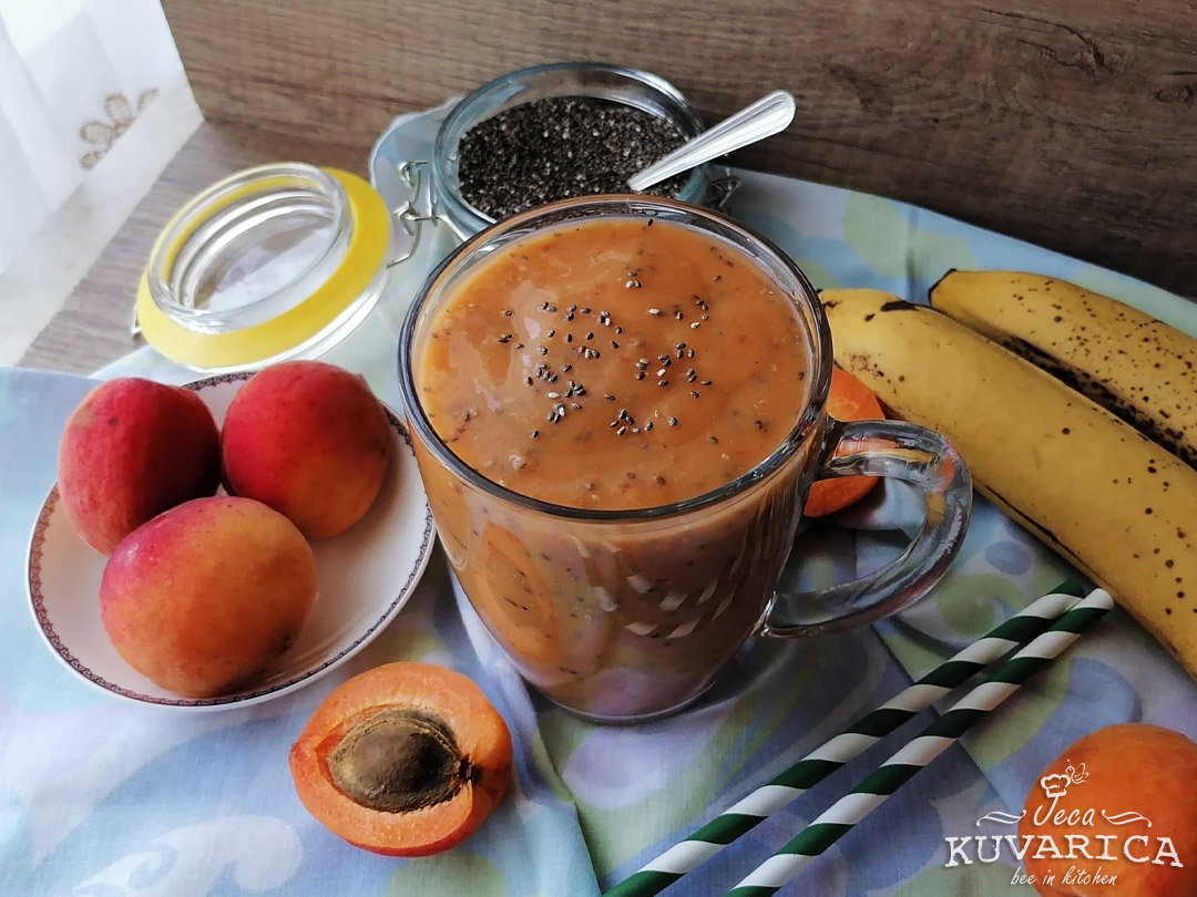 smuti_od_banane_sa_kajsijama_001