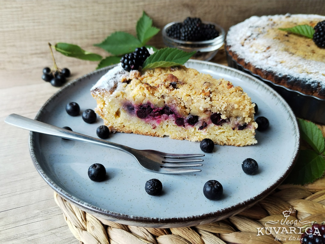 cupava_pita_sa_kupinama_i_aronijom_001