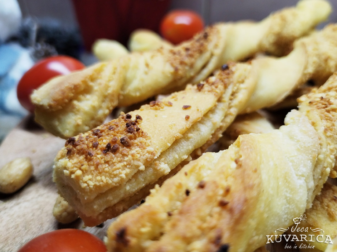 hrskavi_uvrnuti_stapici_sa_kikirikijem_002