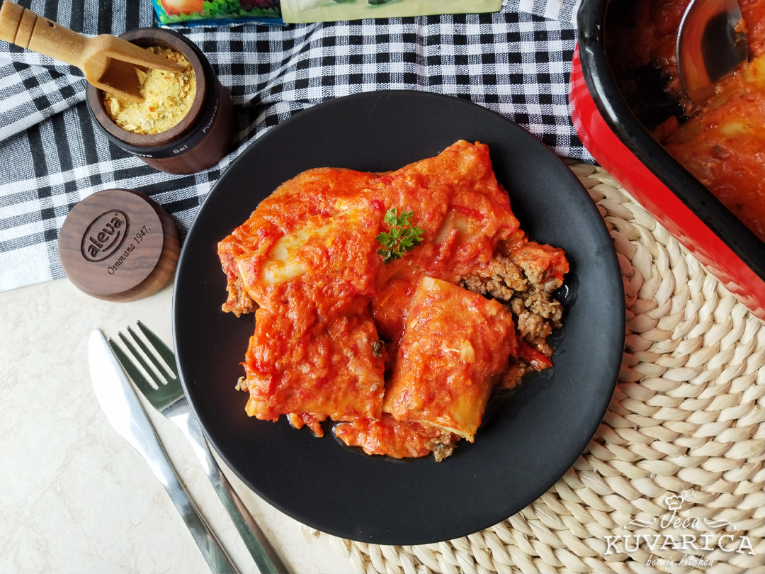 kaneloni_punjeni_mlevenim_mesom_u_paradajz_sosu_002