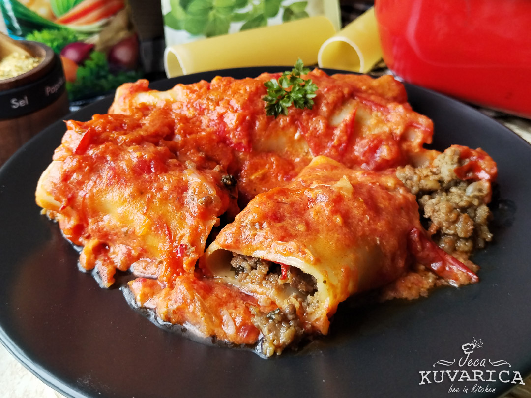 kaneloni_punjeni_mlevenim_mesom_u_paradajz_sosu_003
