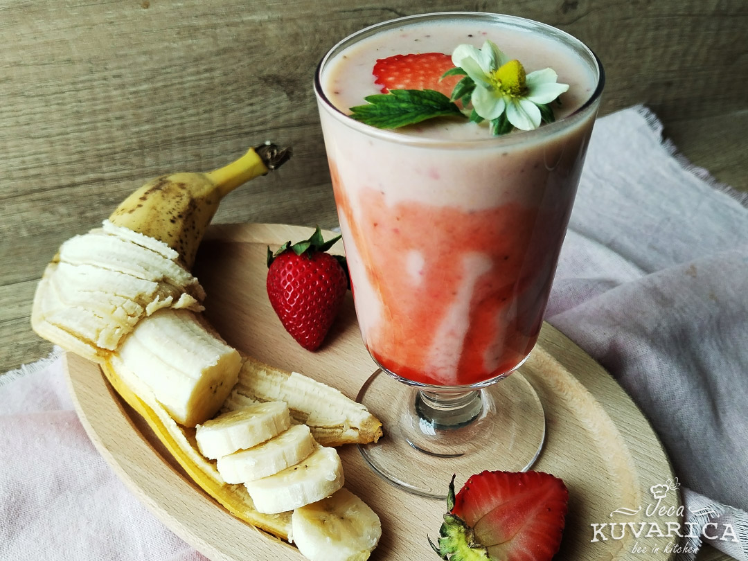osvezavajuci_napitak_od_jagode_i_banane_sa_plazmom_02