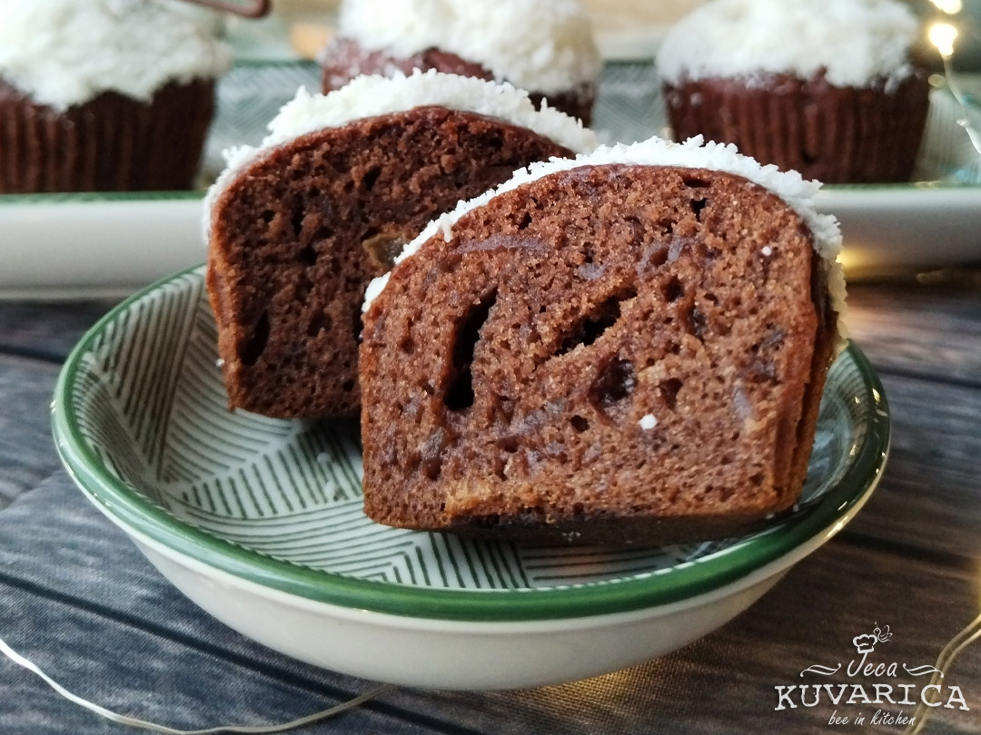 posni_cokoladni_mafini_sa_suvim_grozdjem_002