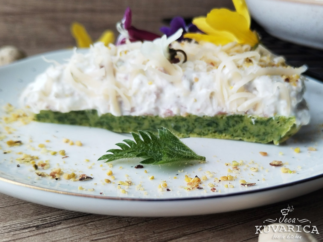 prolecna_slana_torta_sa_alpskom_kobasicom_i_pistacima_003