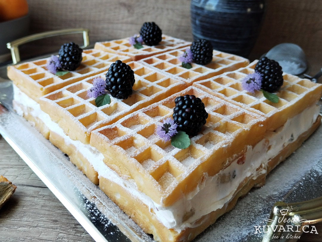 vocni_kolac_sa_vaflima_001