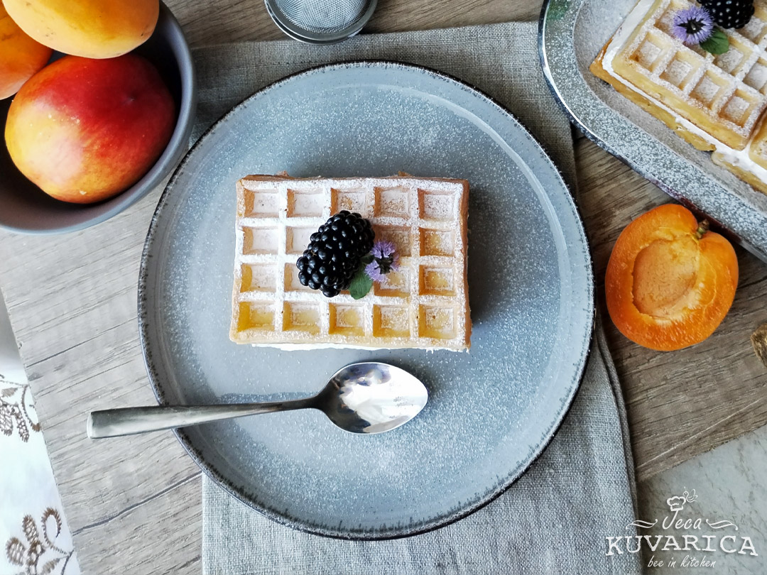 vocni_kolac_sa_vaflima_003